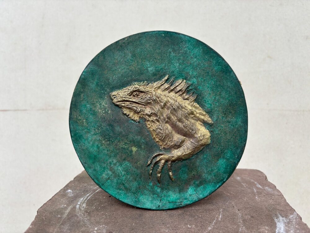 Echse, 2019, Bronze, 15 × 15 cm