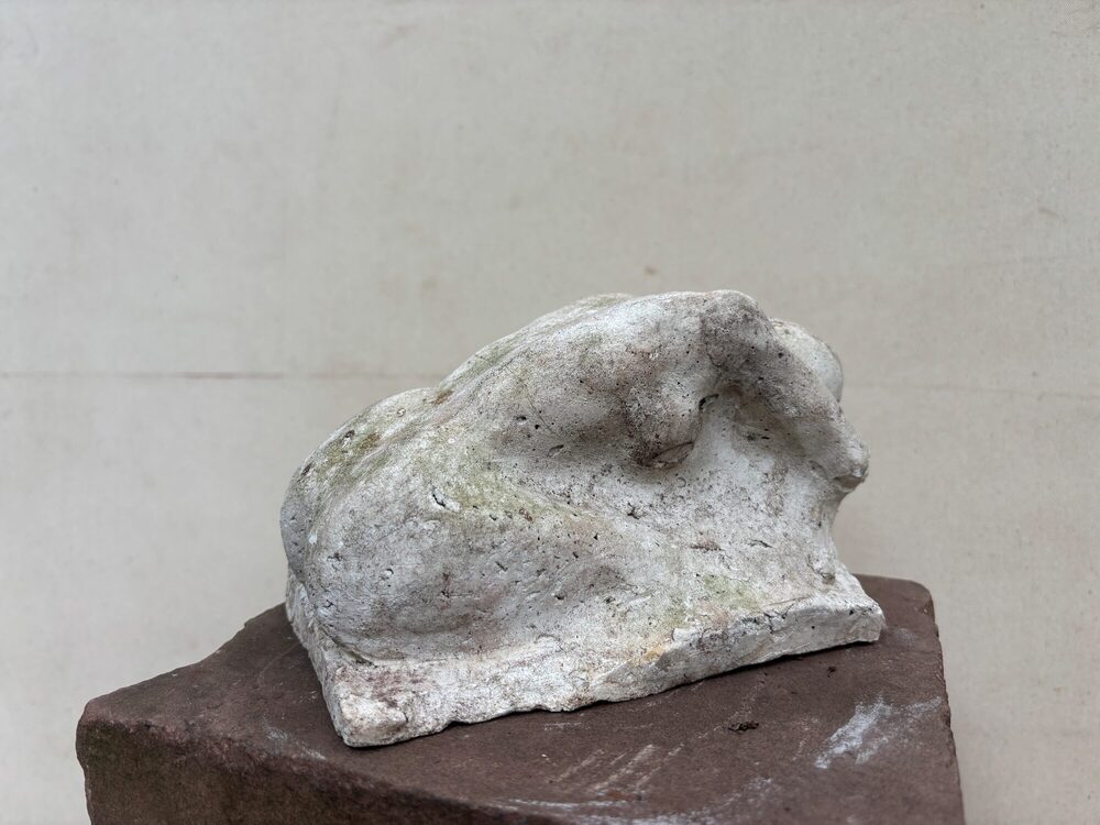 Weiblicher Akt, 2018, Weißbeton, 17 × 10 × 10 cm